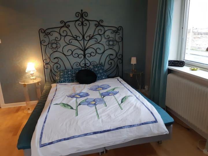 Lyxigt Rum Med Eget/Badrum Med Spa Kaensla Jönköping Exterior foto